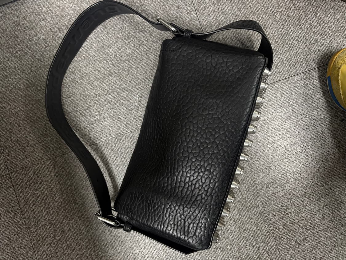 알렉산더왕 RICCO 램스킨 레더 미디엄 컨버터블 플랩 백 상품이미지5