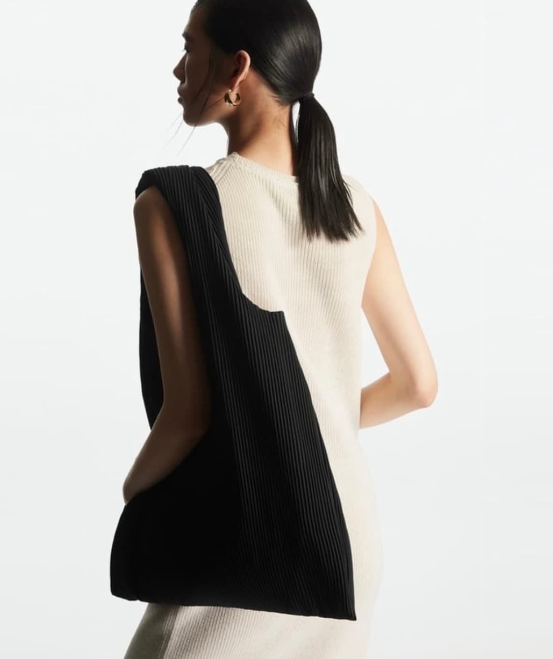 코스(COS) 플리츠 토트백 상품이미지1