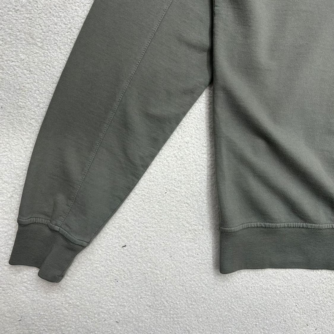 CP 컴퍼니 라이트 플리스 크루넥 렌즈 스웻셔츠 카키 L 상품이미지2