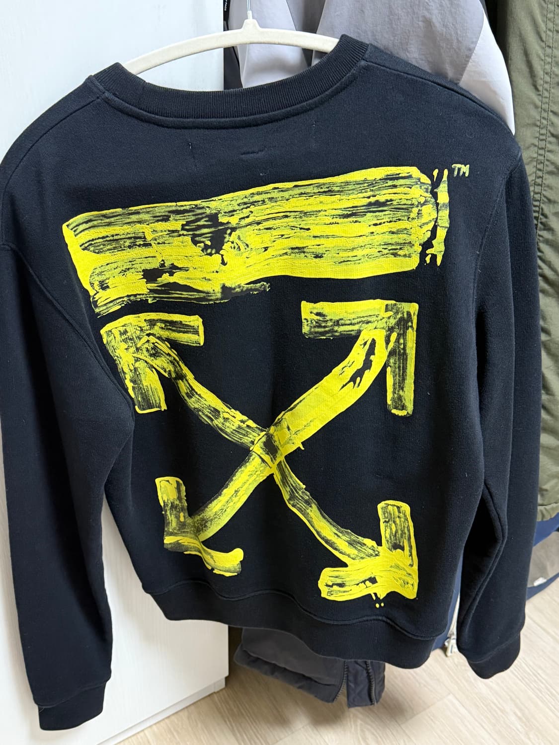 오프화이트 맨투맨 상품이미지2