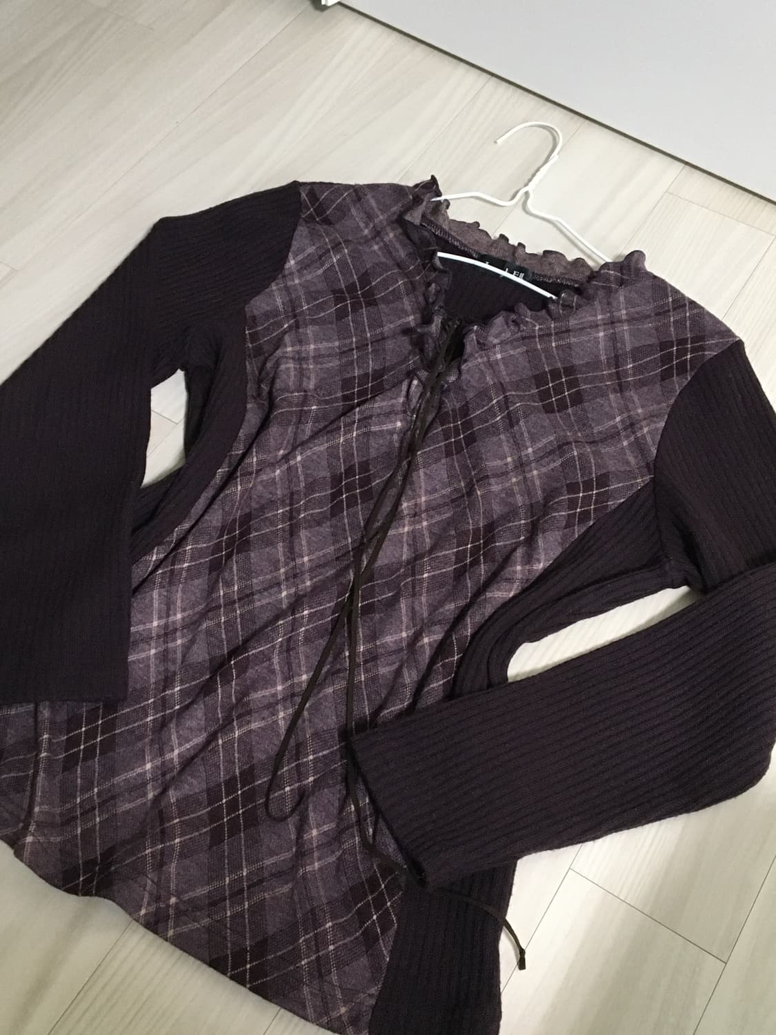 무료배송) 프릴 체크 니트 상품이미지1