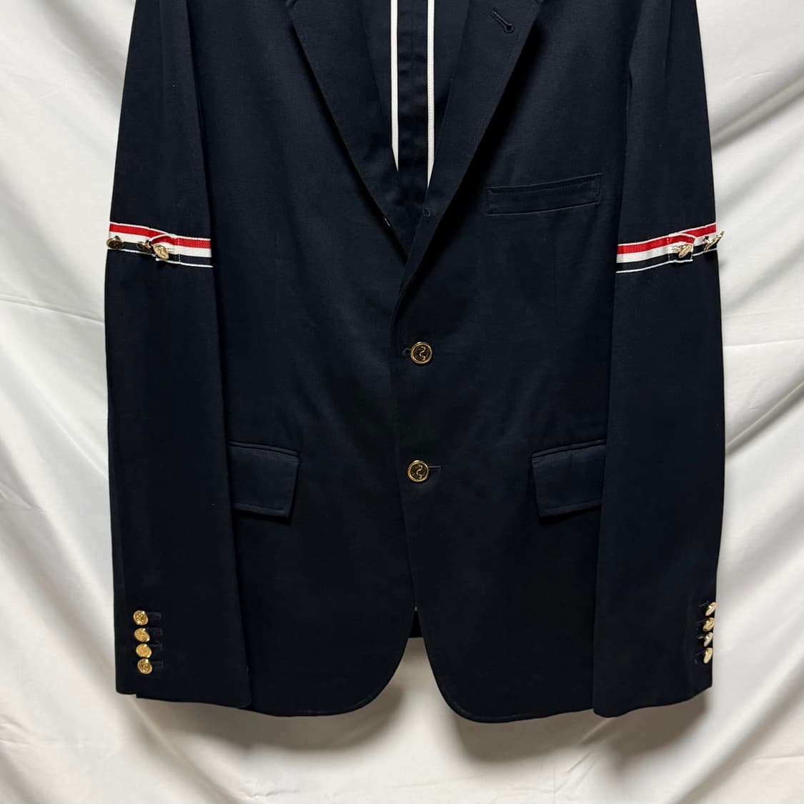 [S+급/4] 톰브라운 암밴드 금장 블레이저 자켓 정장 네이비 상품이미지3