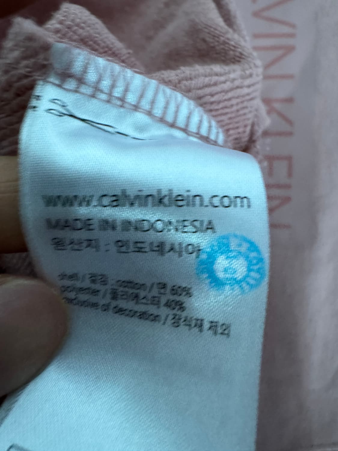 여성 캘빈클라인 박스 스펠로고 핑크 맨투맨 M 상품이미지6