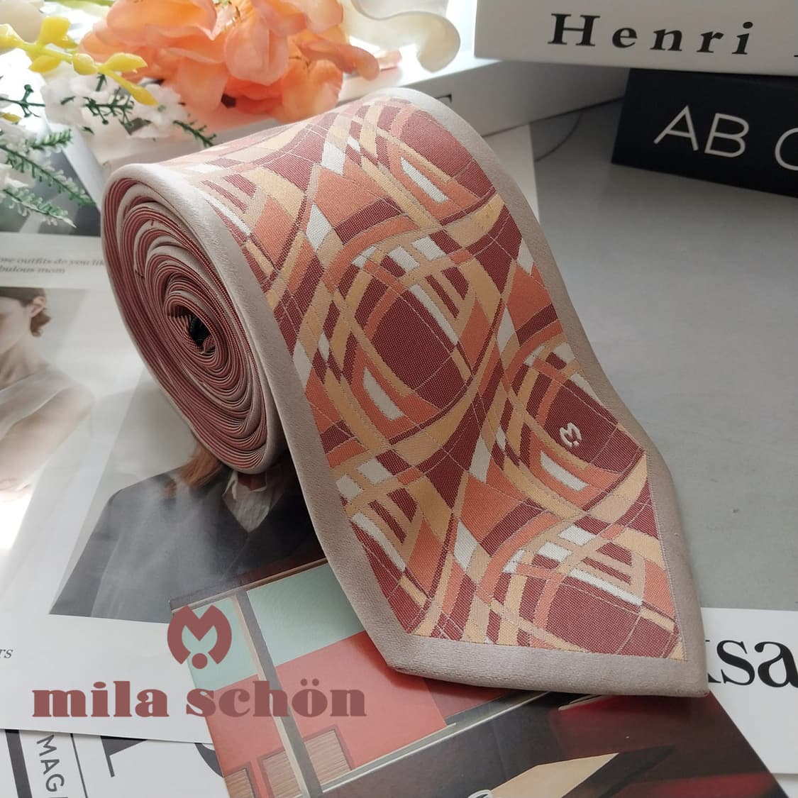 밀라숀 실크 베이지&레드 패턴 넥타이 9.3cm A+등급 K993
 상품이미지1