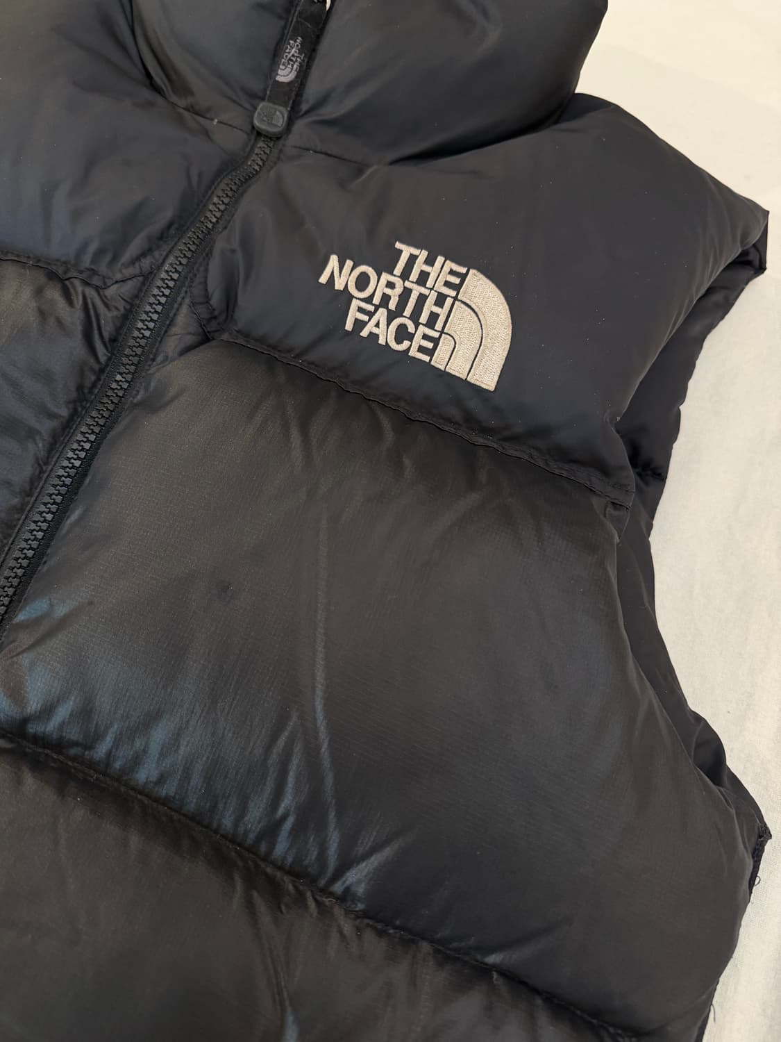 노스페이스 700필 구스다운 유광 패딩조끼 블랙 상품이미지7