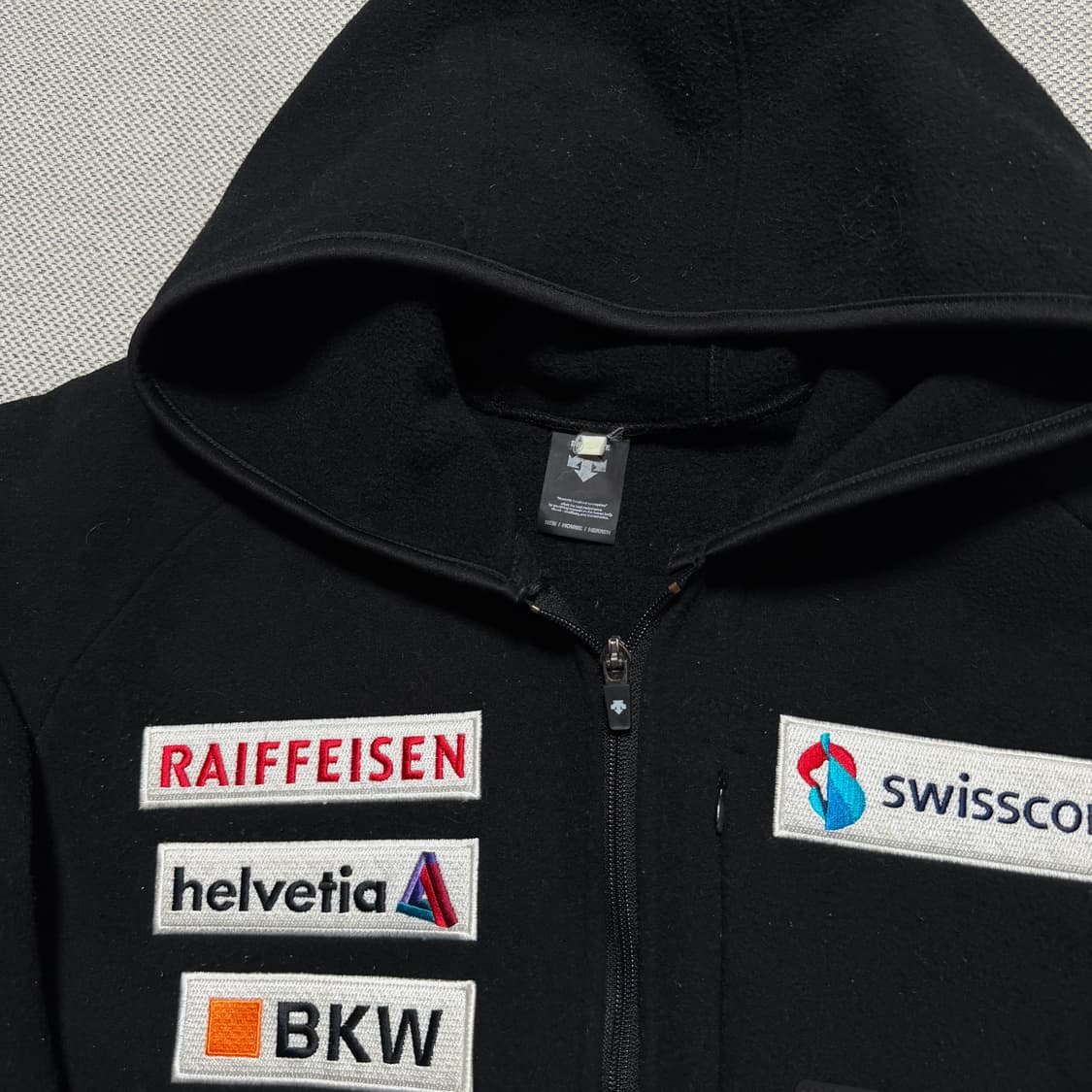 데상트 아우디 플리스 후디 자켓 상품이미지2