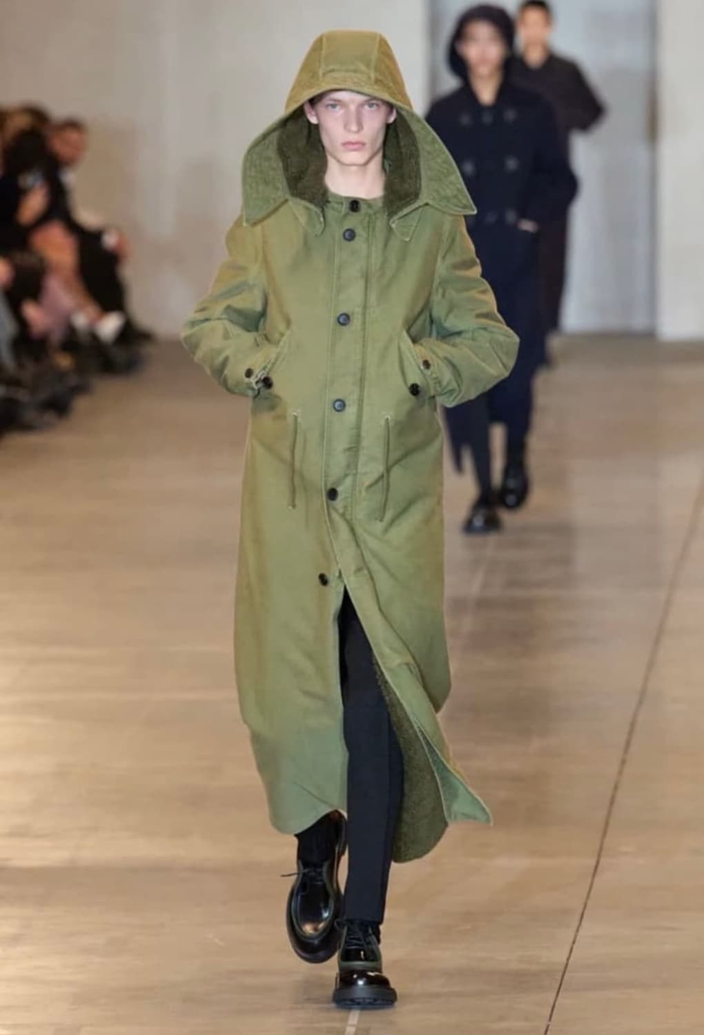 프라다 23fw 후디드 맥시 파카 38 상품이미지1