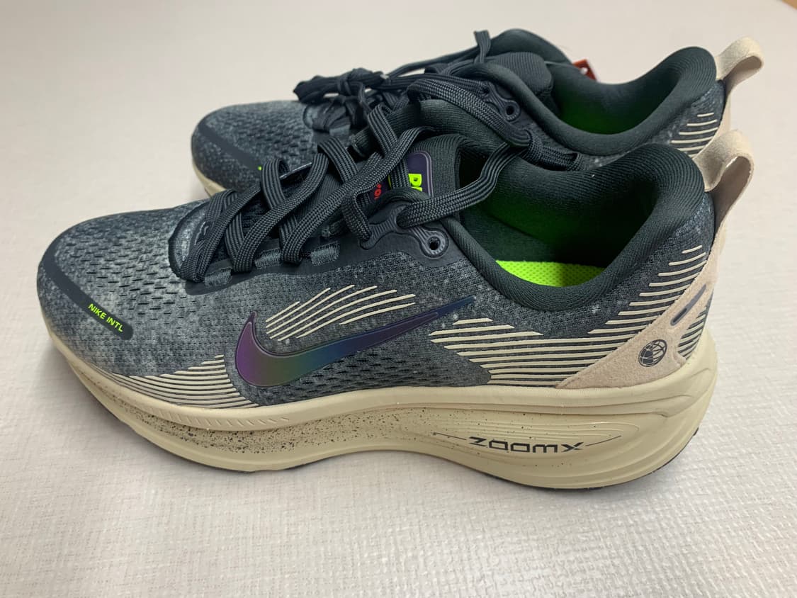 나이키 보메로 18 오트밀 앤트러사이트  상품이미지2