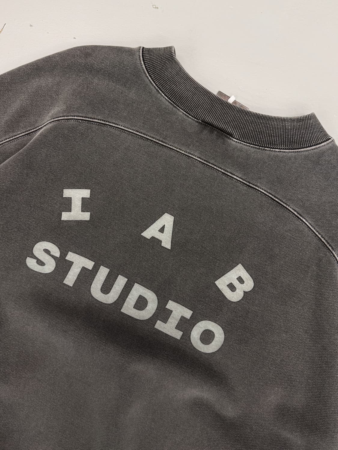 아이앱스튜디오 오버사이즈 피그먼트 크루 스웻 맨투맨 상품이미지3