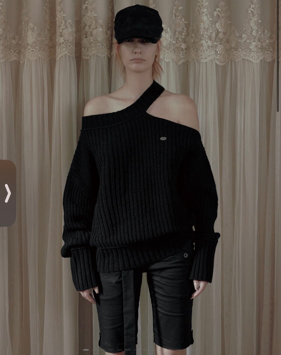 보헤미안서울 neck cut - out loose fit knit 상품이미지1