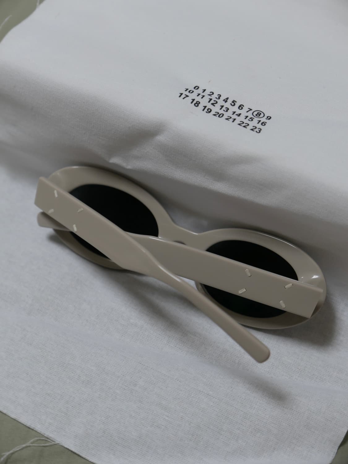 젠틀몬스터x메종마르지엘라 선글라스 mm005 Grey Black 상품이미지4