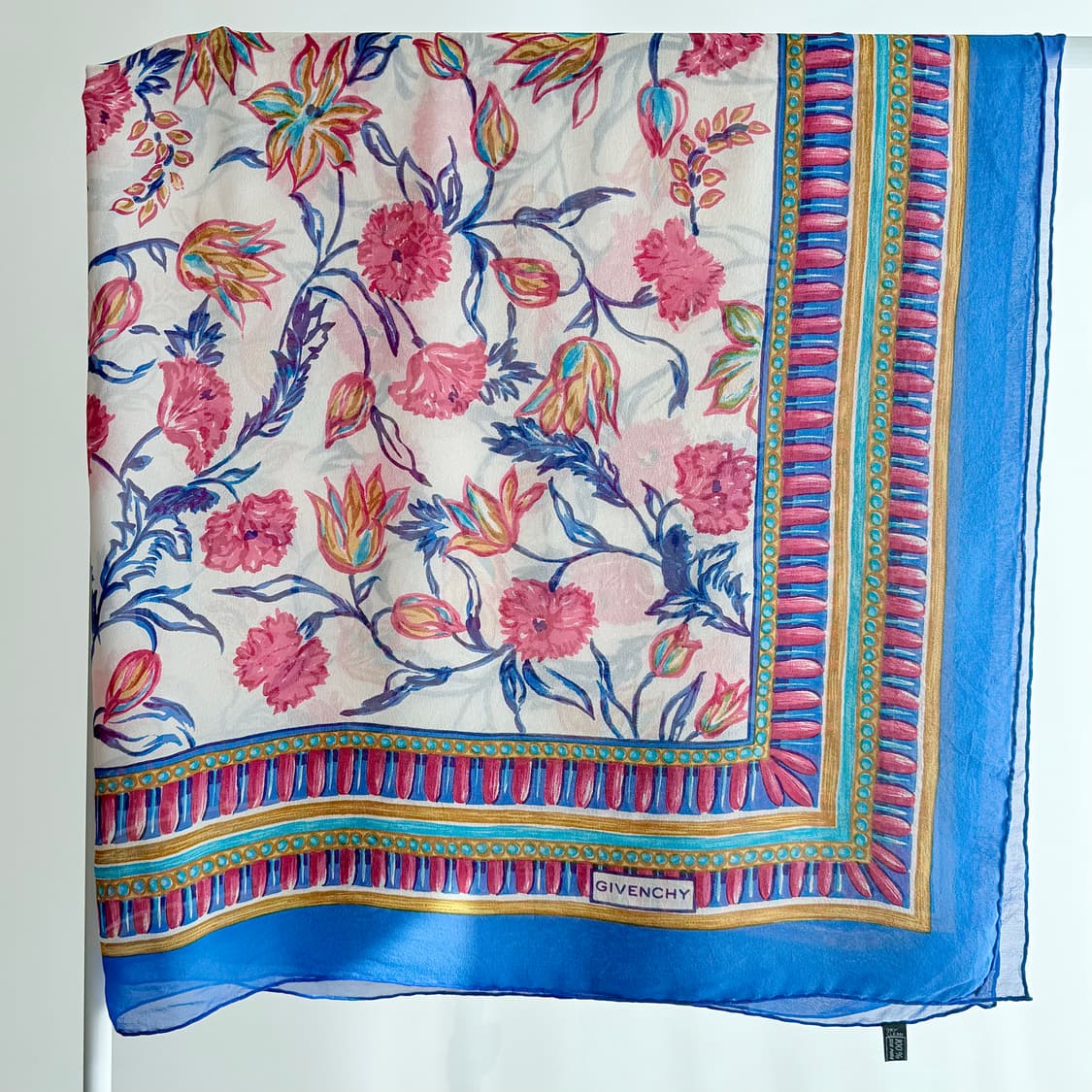 지방시 실크 100% 대형 숄 스카프 (Size 124*127) 상품이미지4