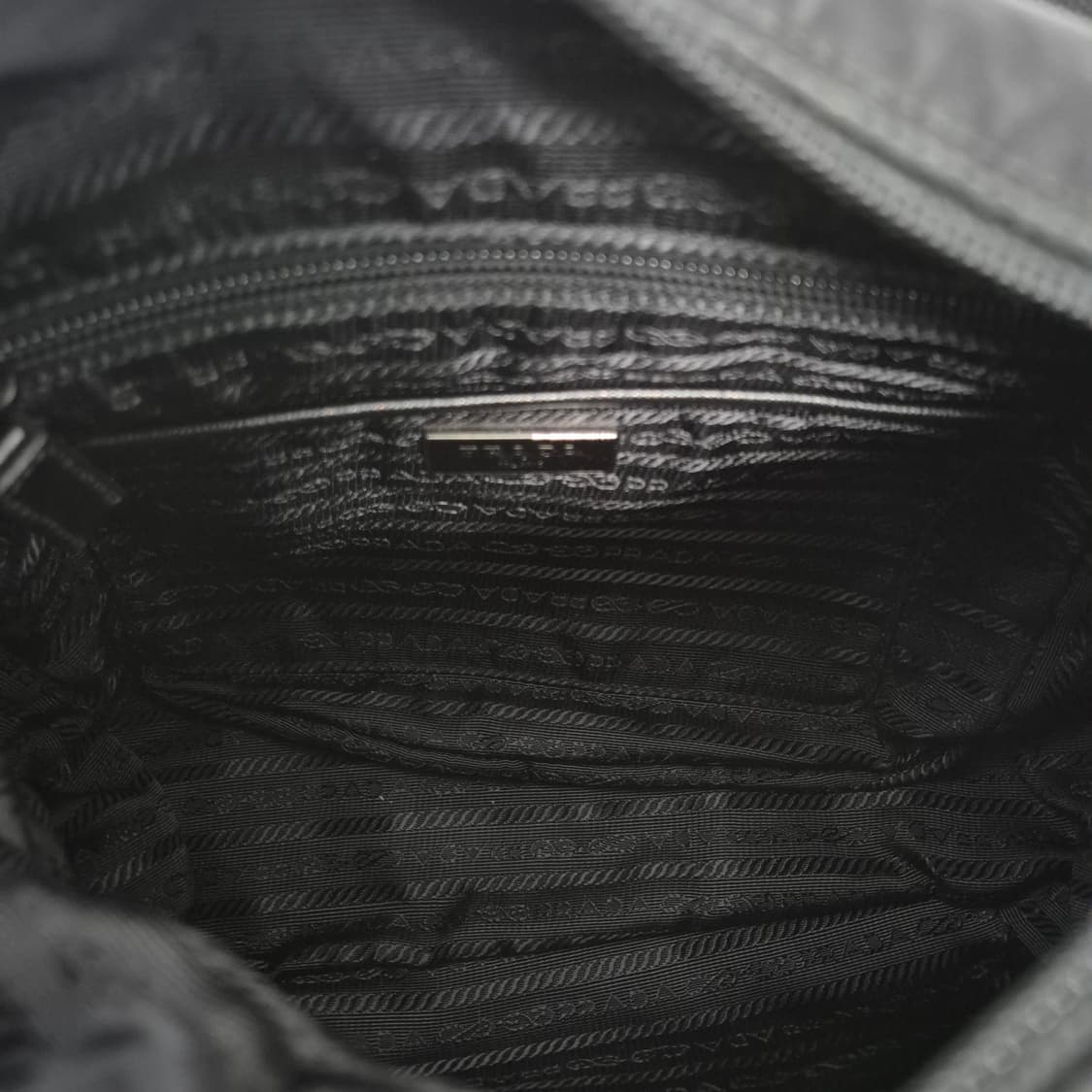 [감정완료] 프라다 나일론 삼각로고 메신저백 크로스백 블랙 상품이미지10