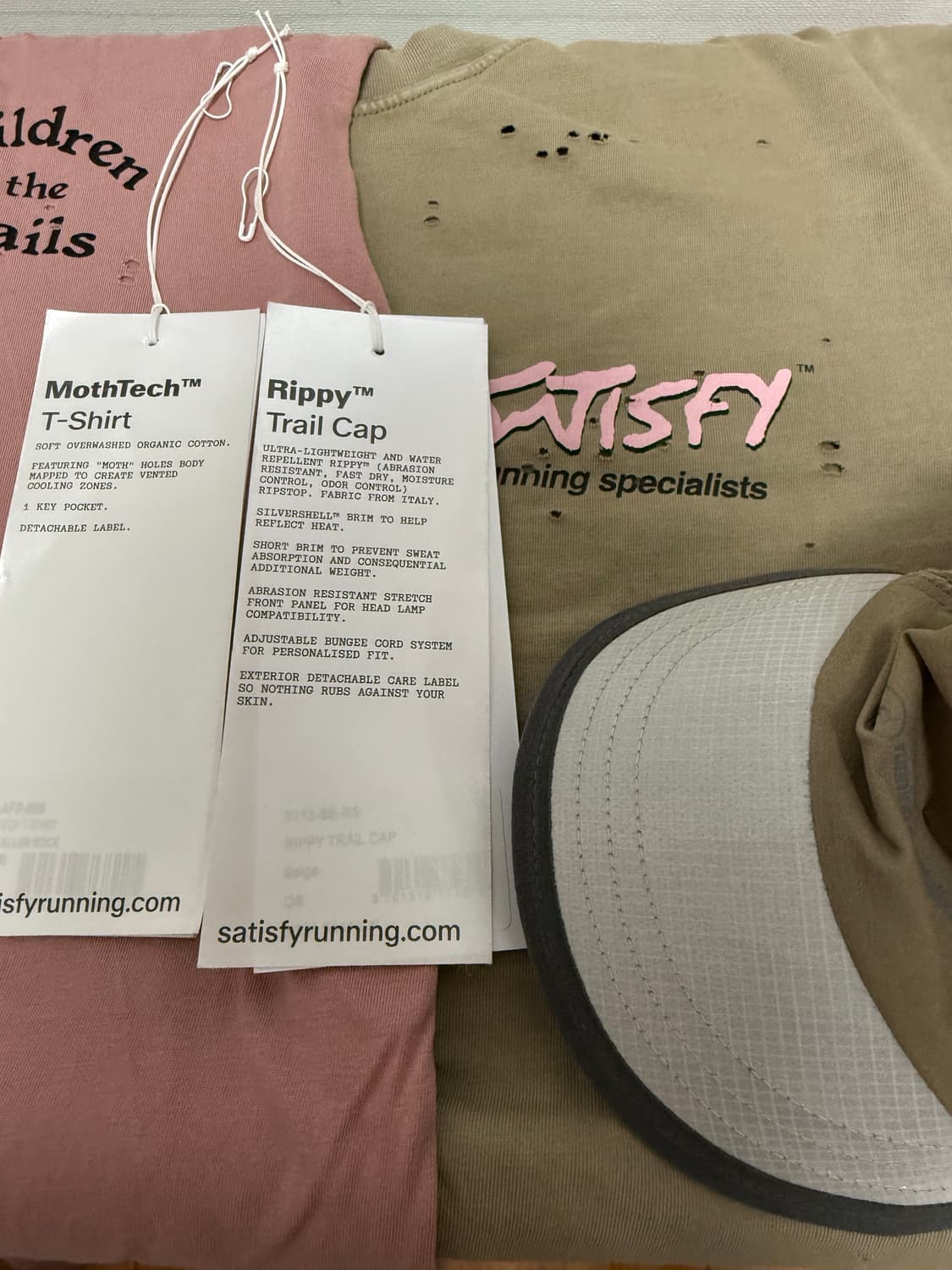 새티스파이 모스테크 티셔츠 2장, 트레일캡 일괄 판매 상품이미지1