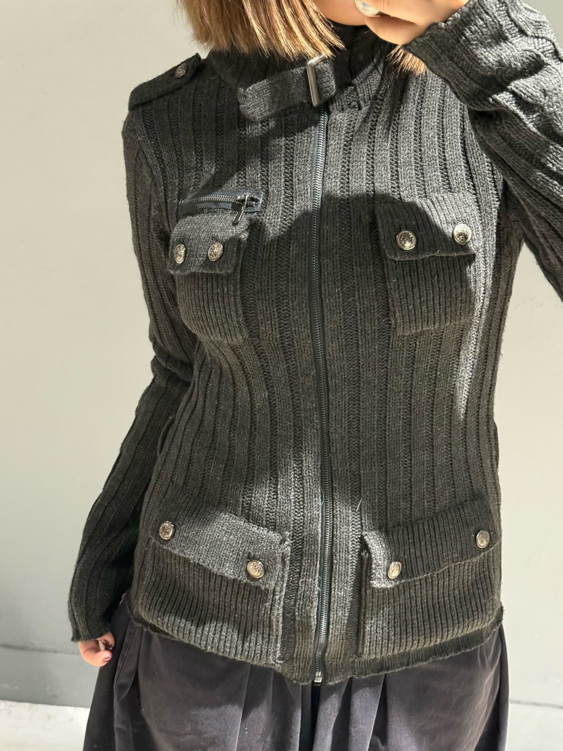 multi pocket neck buckle knit zip-up 상품이미지1