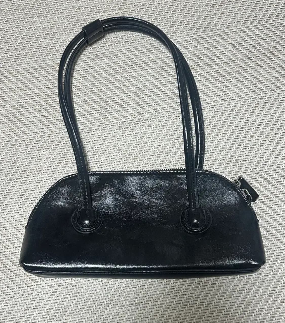 애니원모어 헨드리 라운드 숄더백 블랙 상품이미지4