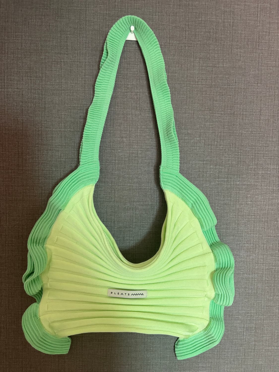 💚[새상품] PLEATS MAMA 플리츠백 (민트그린) 상품이미지1