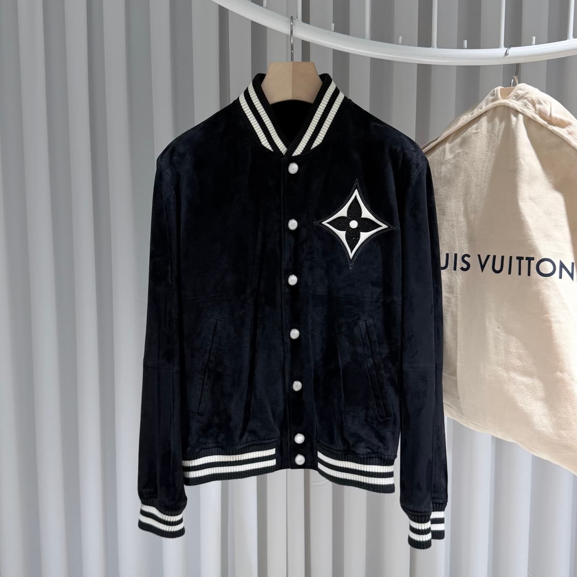 (A+/48) / 루이비통 엠벨리시드 램스킨 보머 블루종 상품이미지1