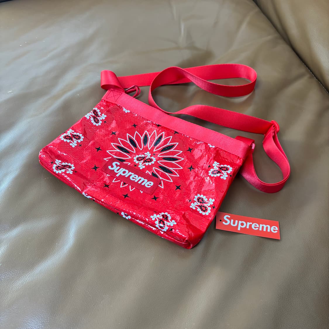 Supreme 슈프림 반다나 레드 타프 사이드백 샤코슈 가방 (Red) 상품이미지1