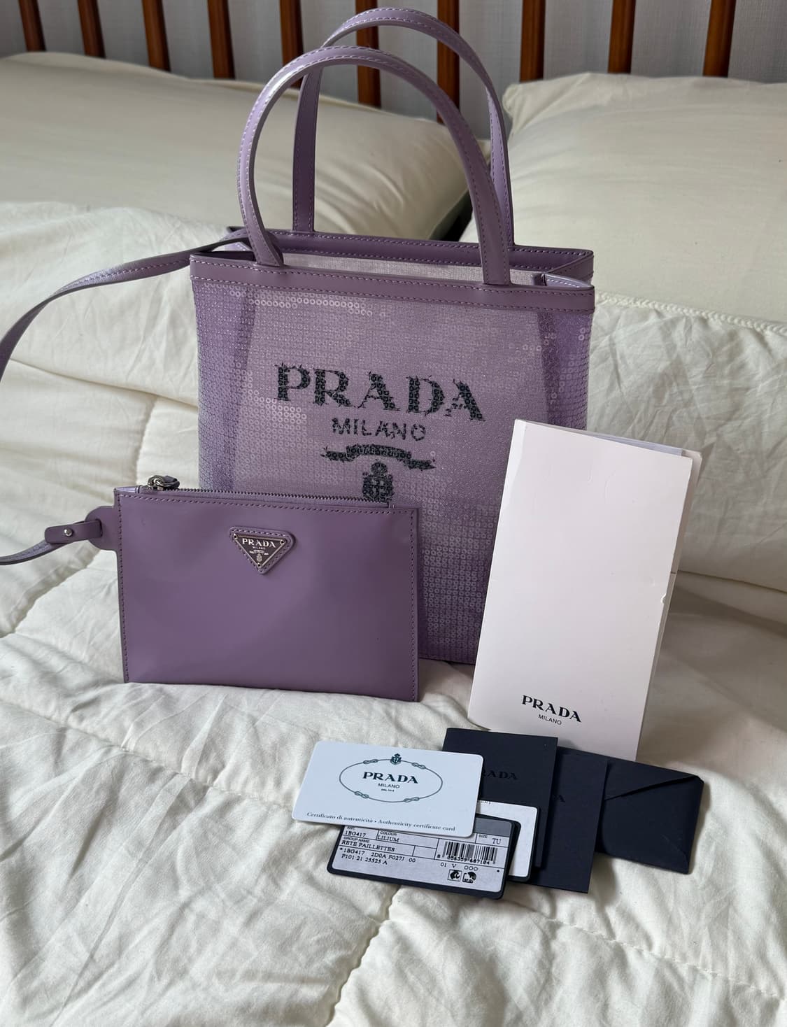 정품 프라다 스몰 시퀸드 메쉬 토트백 상품이미지1