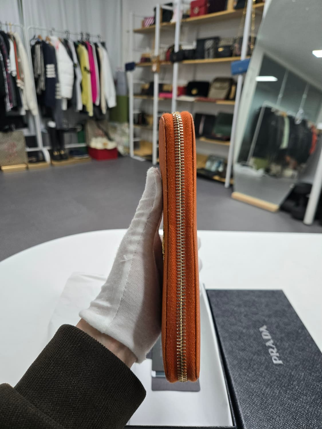 [50%세일] 프라다 지퍼 장지갑 상품이미지5