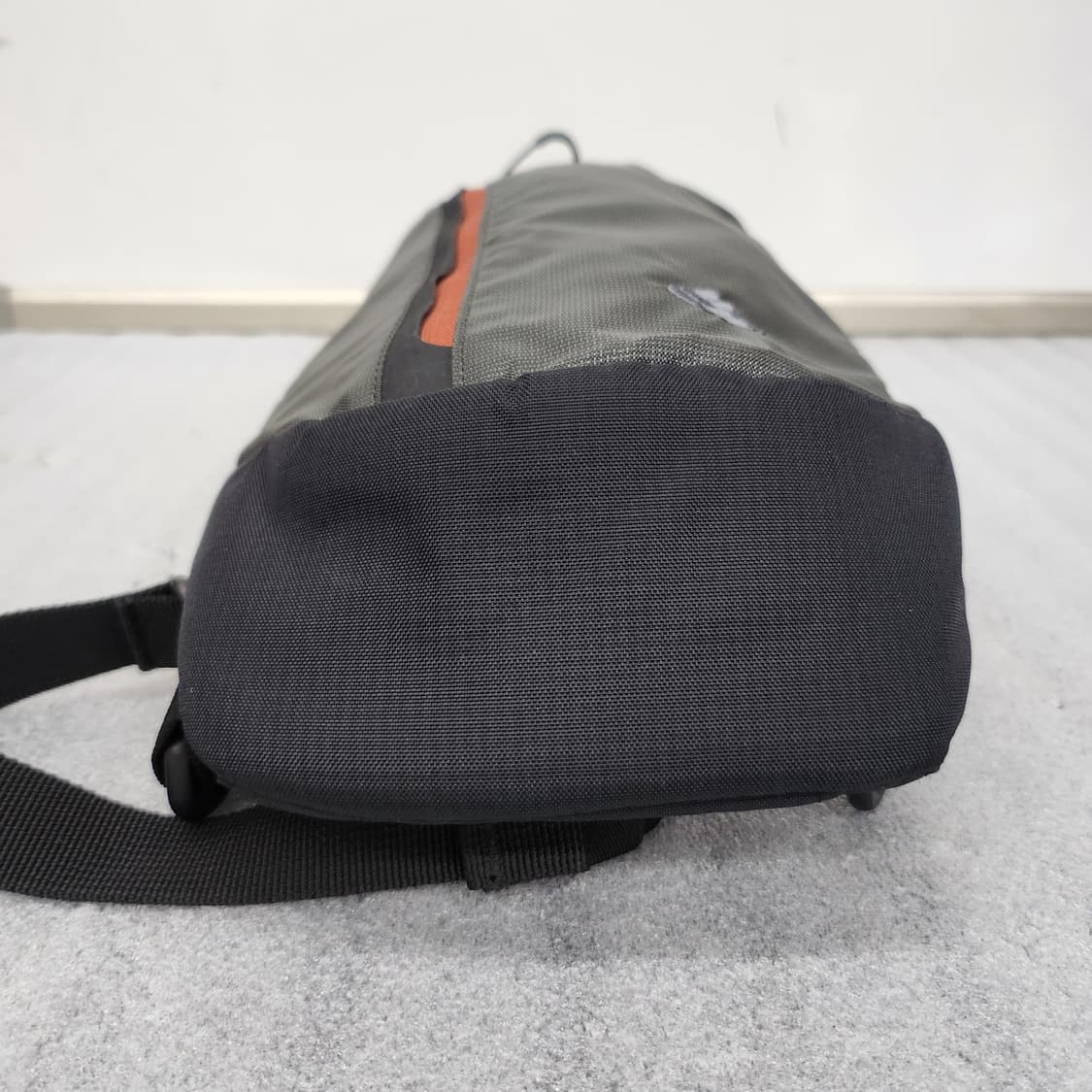 상태 아주좋은 콜롬비아 정품 슬링백 상품이미지6