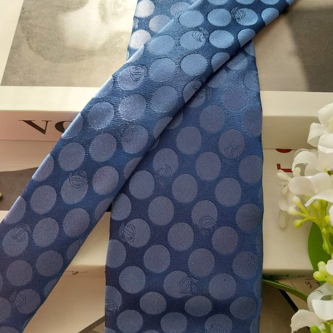 듀퐁 실크 블루 자수 도트 패턴 넥타이 8.4cm A+등급 K1903
 상품이미지4