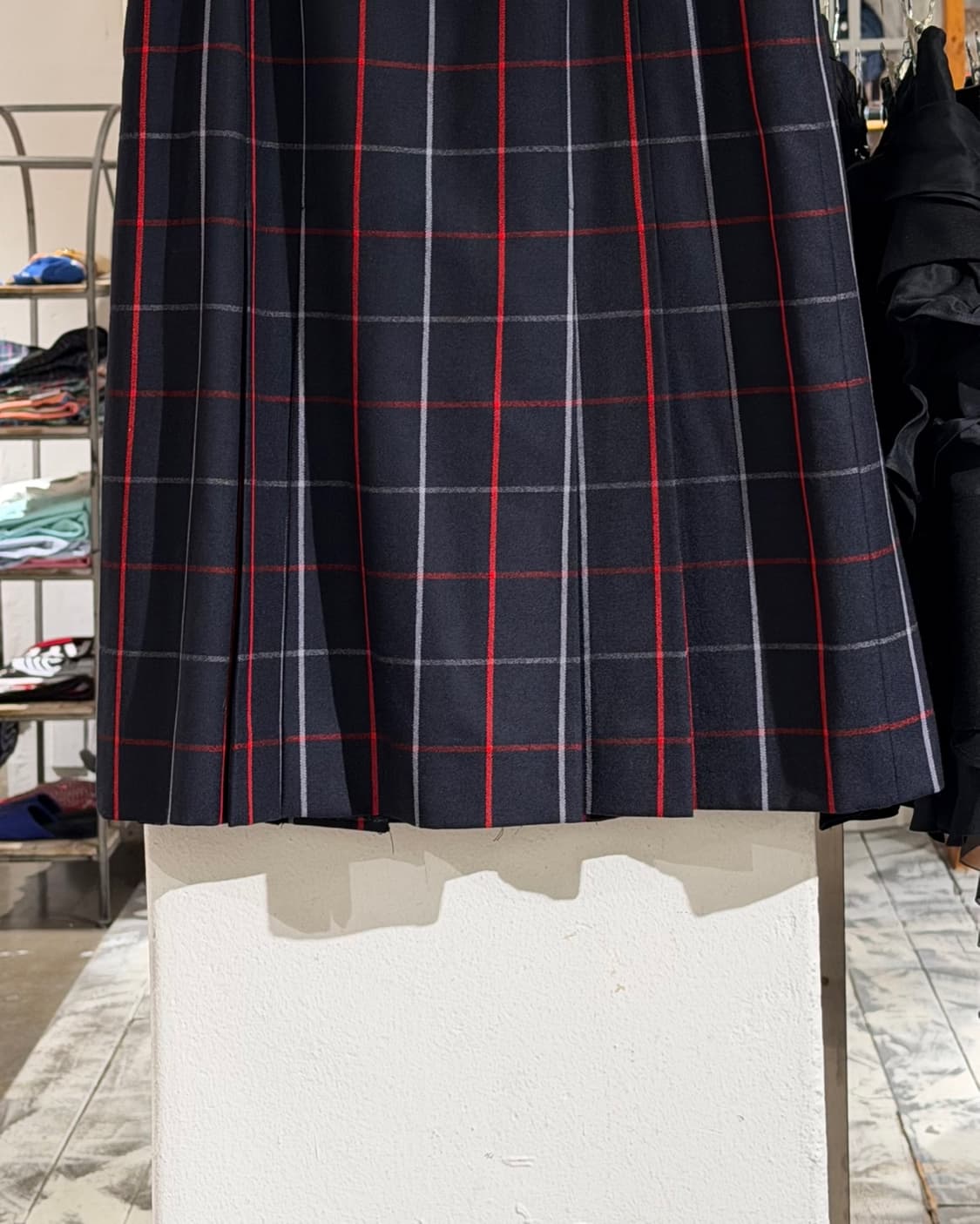 버버리 네이비 체크 패턴 플리츠 울 미디 스커트 상품이미지3
