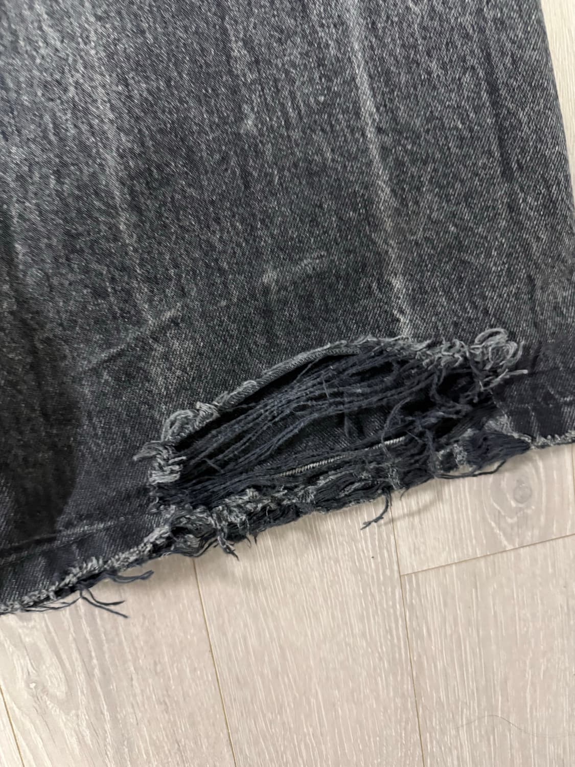 발렌시아가 디스트레스드 플레어 데님 상품이미지4