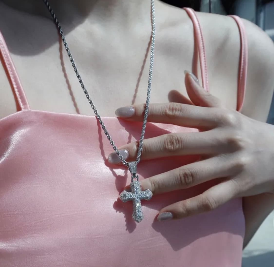 bold cubic cross necklace  볼드 큐빅 십자가 목걸이 상품이미지2