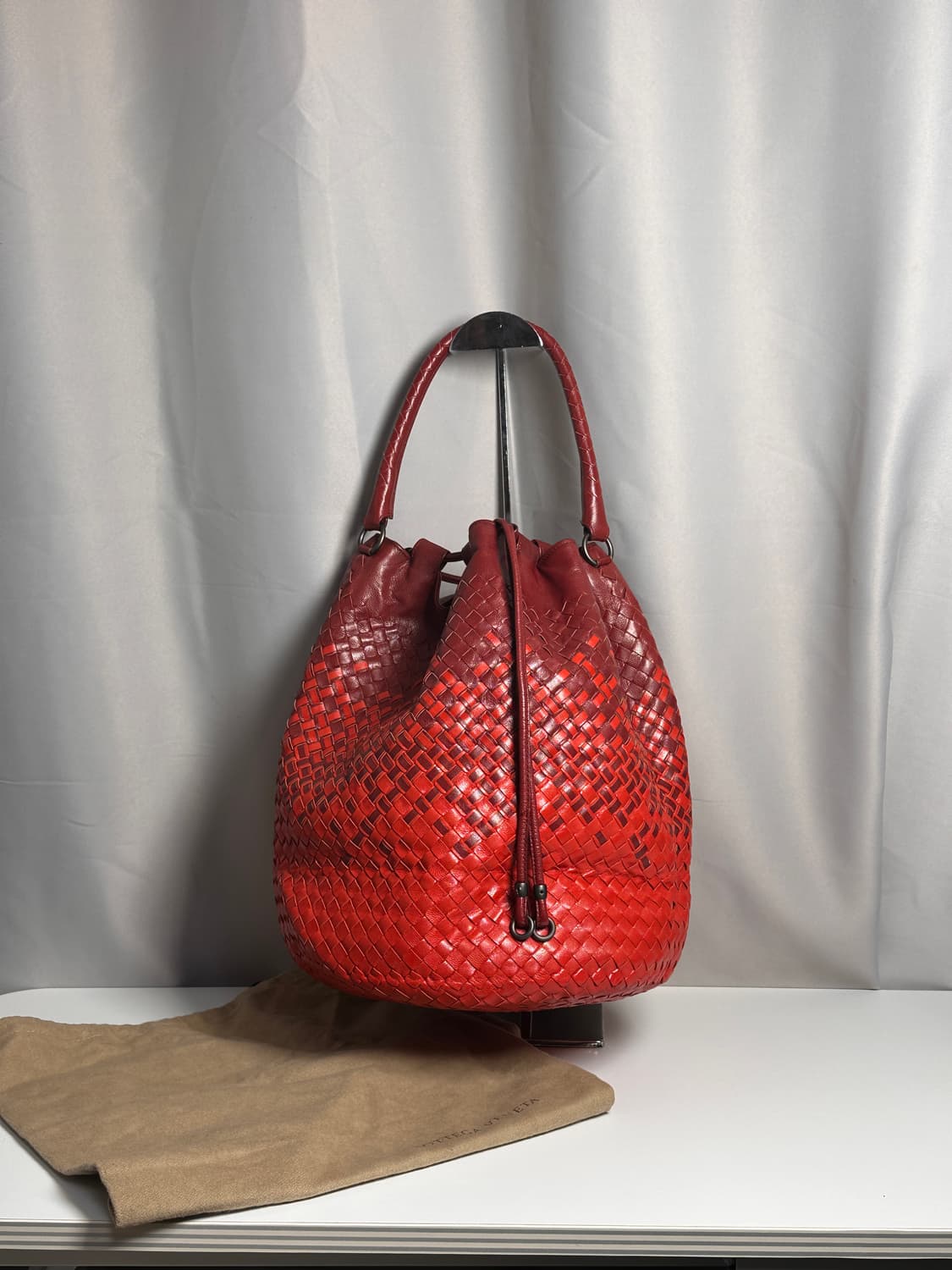 보테가 베네타 인트레치아토 버킷백  상품이미지2