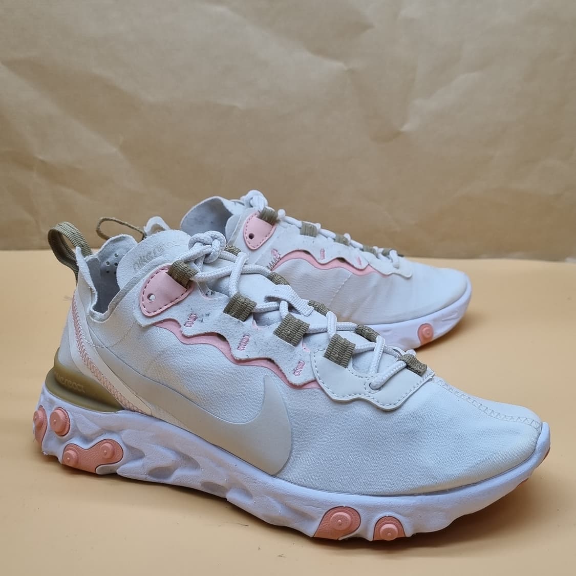 나이키 리액트 엘리먼트55 여성운동화235  상품이미지1