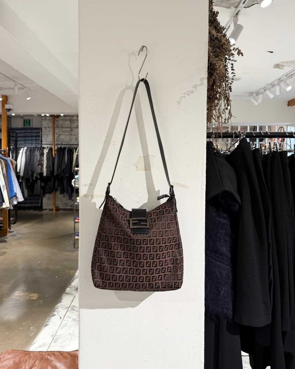 펜디 브라운 주키노 캔버스 숄더백 상품이미지2