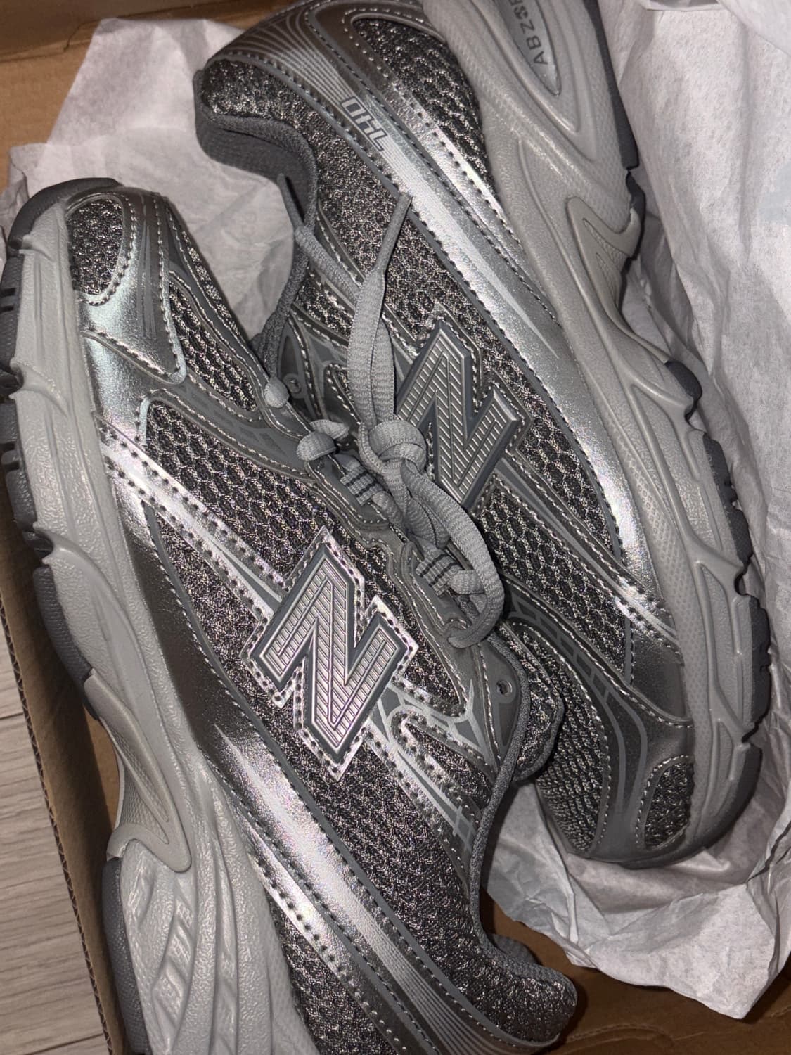 뉴발란스 740 실버 메탈릭 새상품 상품이미지1