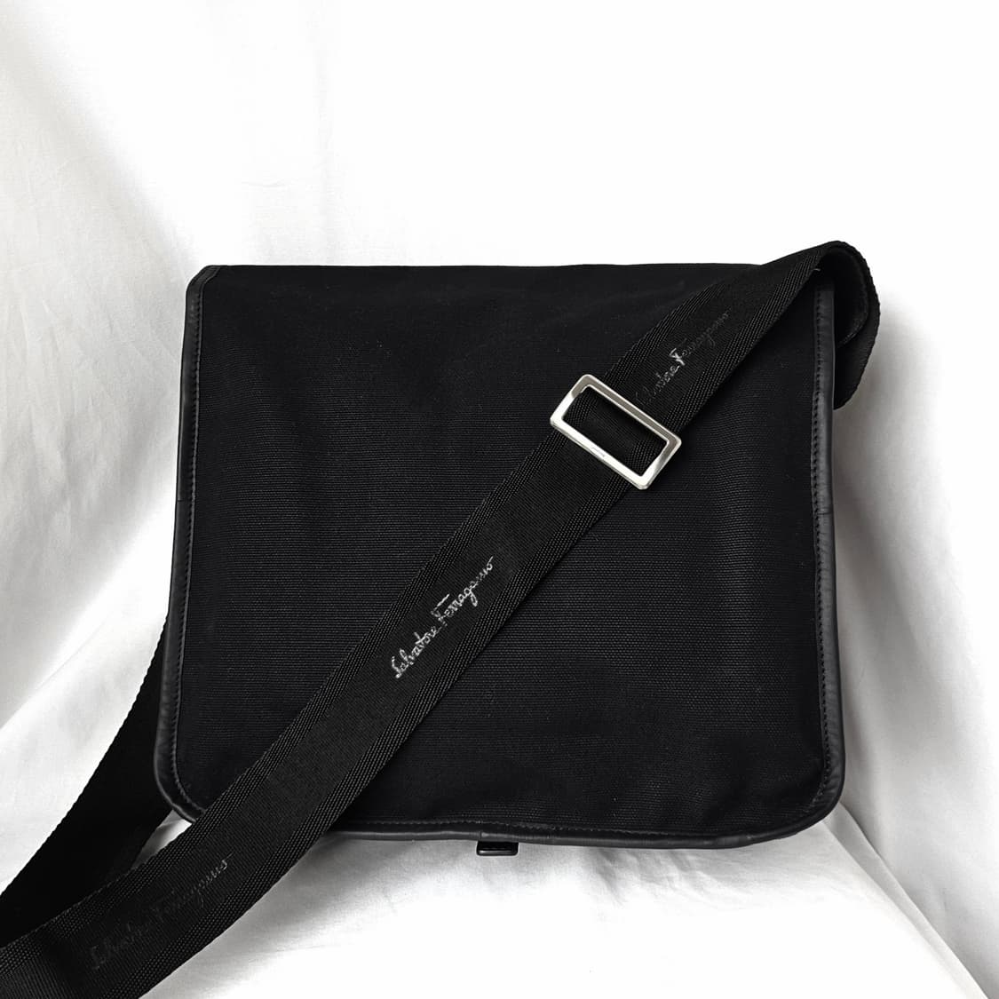 [정품 Ferragamo] 페레가모 캔버스 남성 메신저백 크로스백 상품이미지5