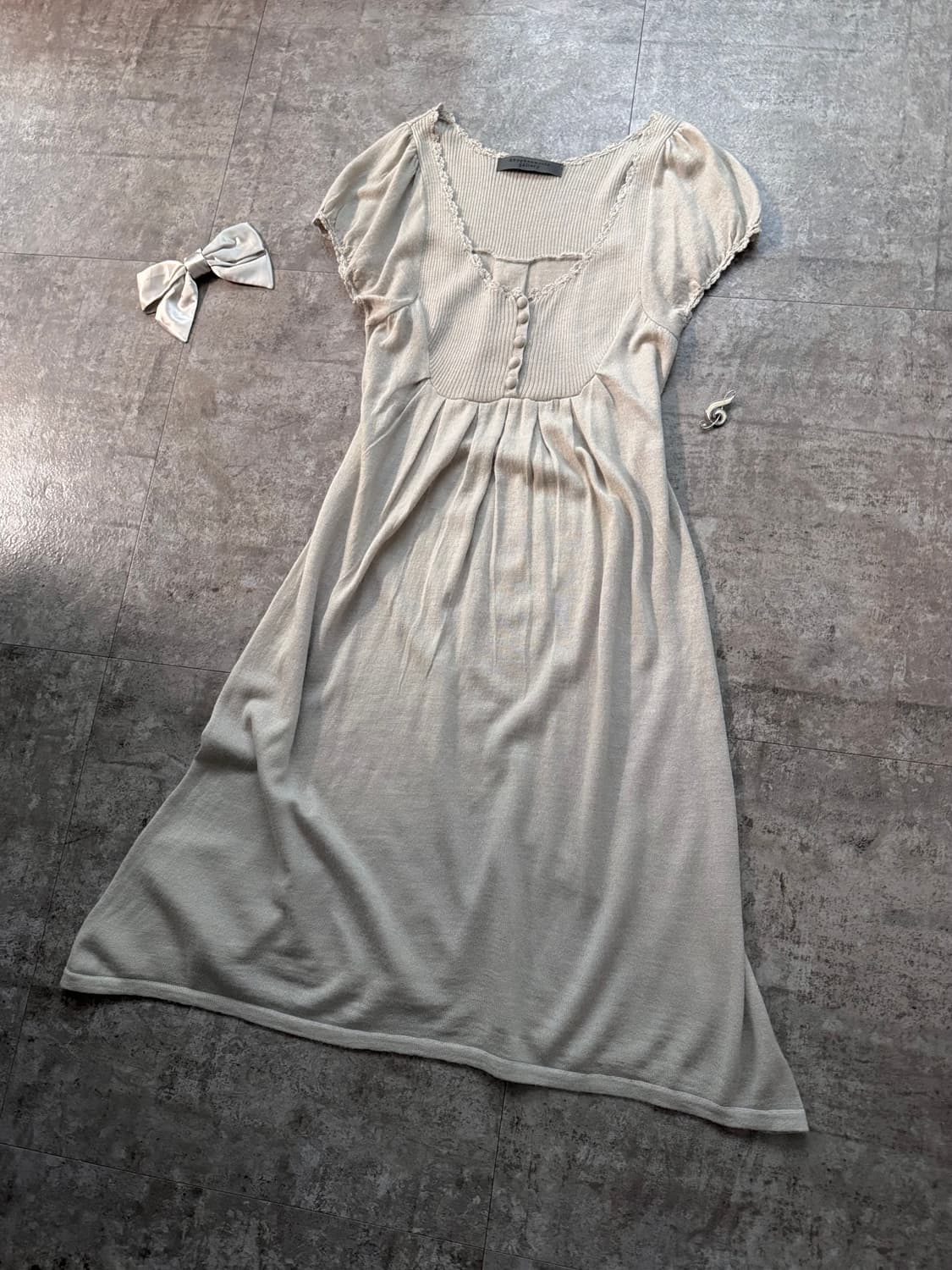 버튼 넥 퍼프 슬리브 니트 원피스 (+레이스 이너) 상품이미지8