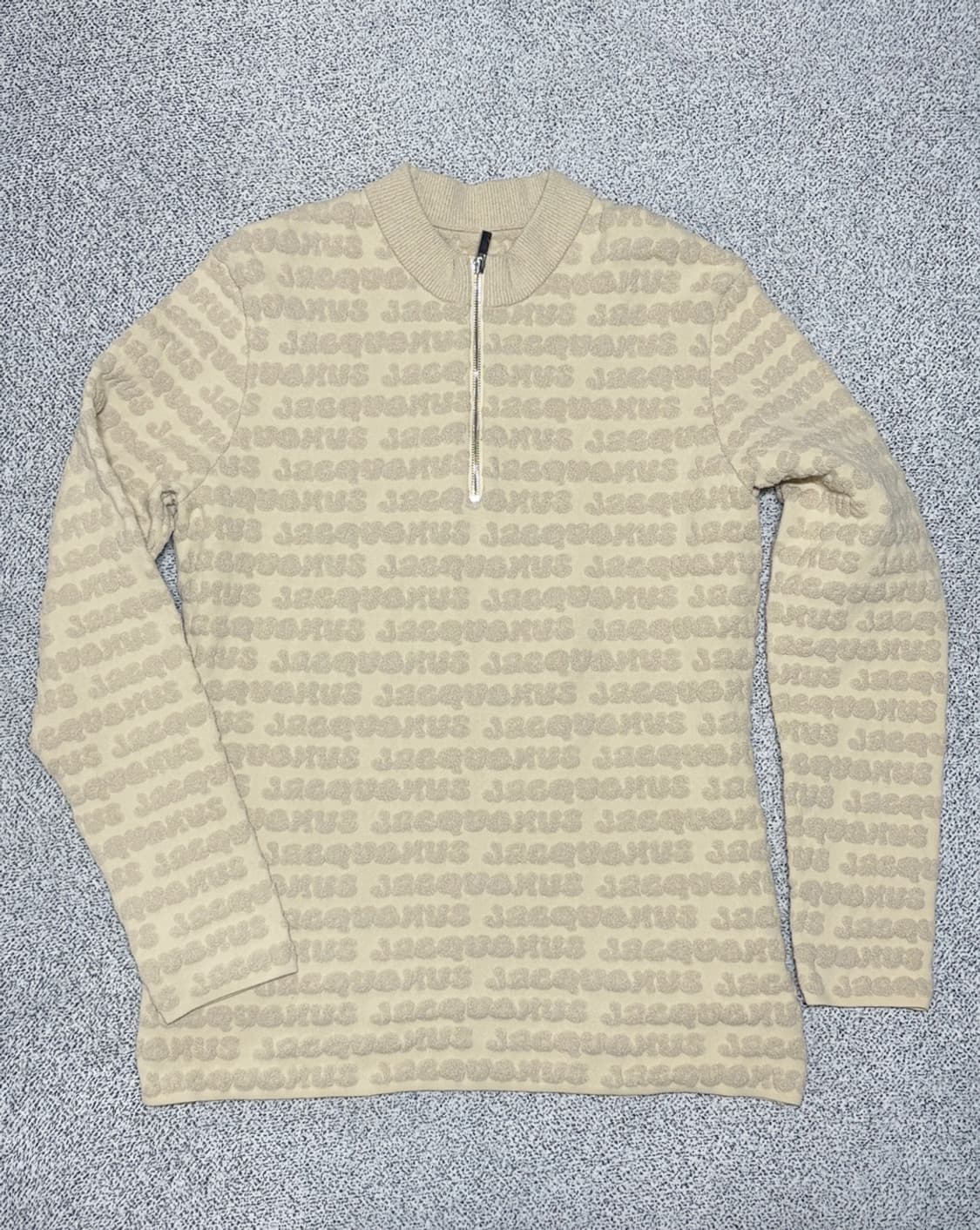 자크뮈스 LA MAILLE LUIS 자카드 로고 쿼터집 니트 상품이미지5