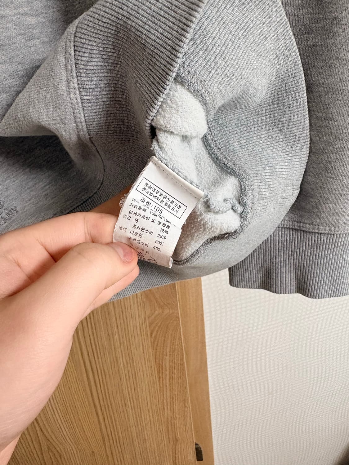 CP컴퍼니 렌즈 와펜 맨투맨 105 그레이 상품이미지4