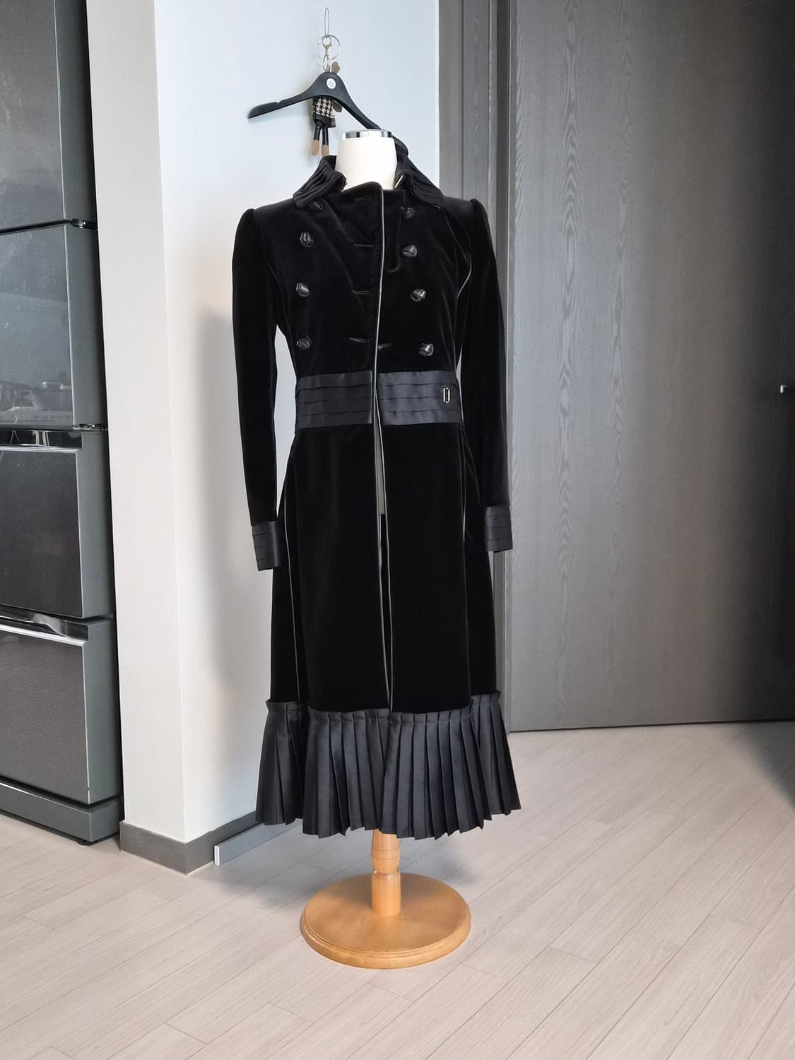 [명품] 트루사르디 이탈리아 메이드 벨벳 & 실크 코트 상품이미지7