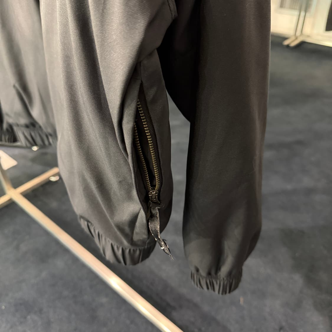 [XL] 나이키 NRG 솔로 스우시 사틴 봄버자켓 상품이미지4