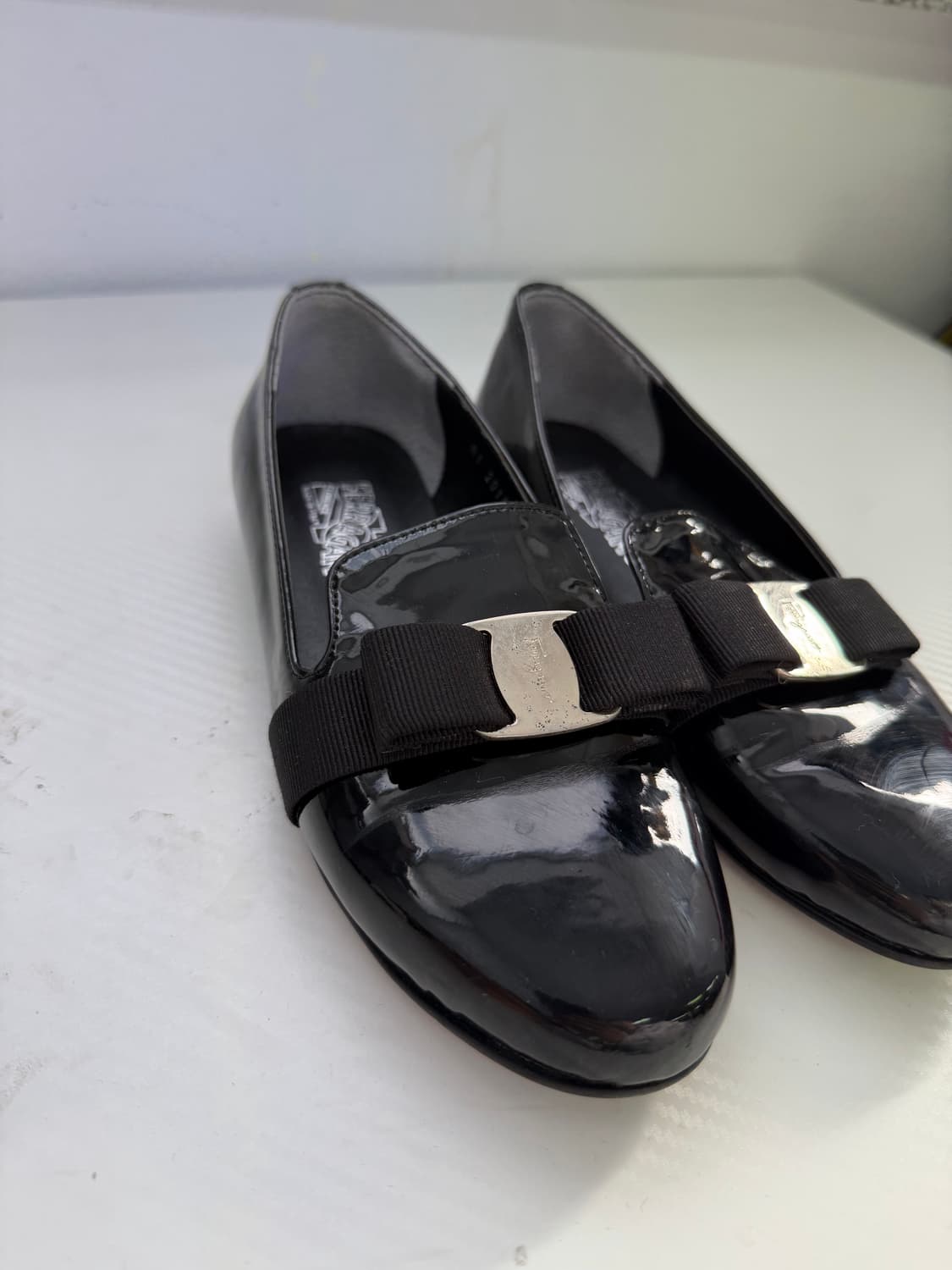 정품) 페라가모 블랙 페이턴트 로퍼 여성 구두 36 상품이미지3