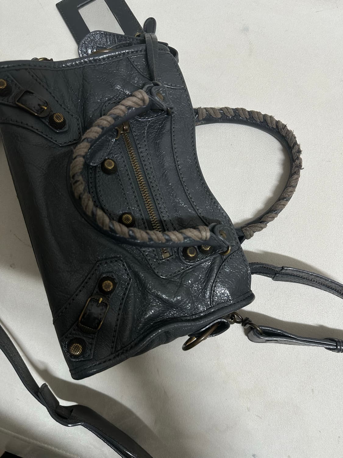 [A+ 정품] 발렌시아가 시티 모터백 미니 그레이 상품이미지7