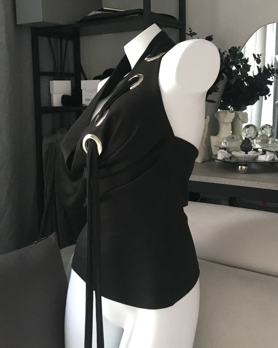 ༒ Eyelet Halter Top 상품이미지4