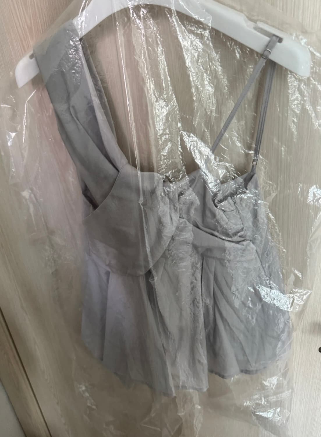 버뮬라 실키 트위스트 탑 그레이 미스치프 스컬프터 블랙업 상품이미지2