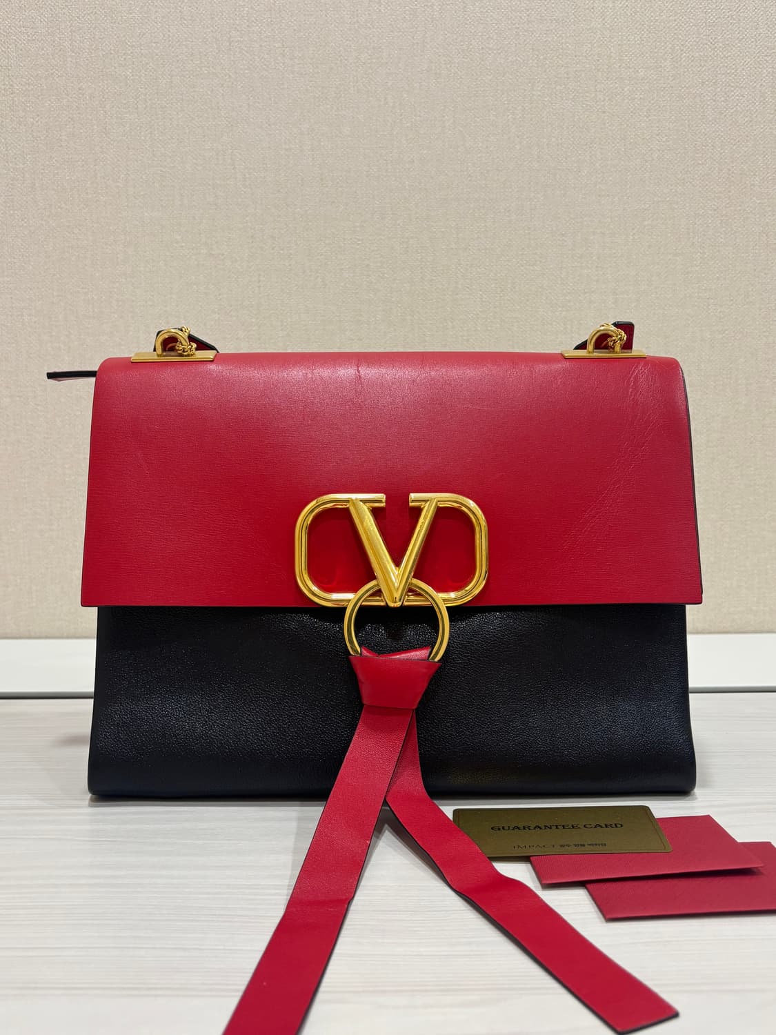 발렌티노 V링 숄더백 미디움 상품이미지1