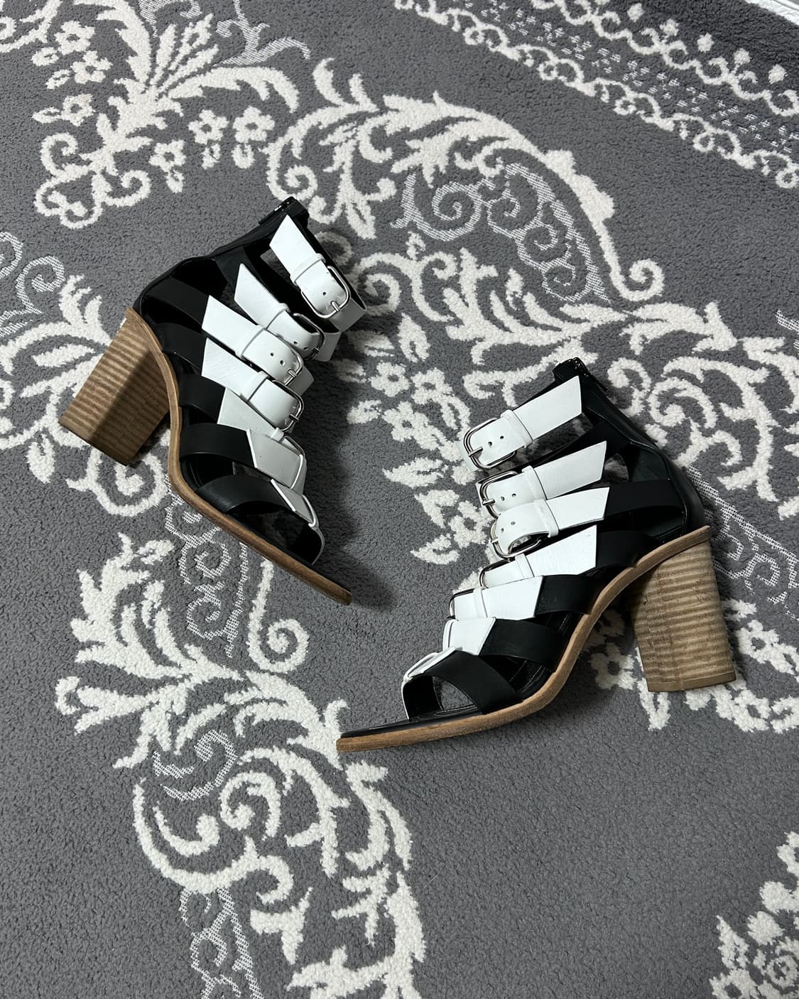 00’s Balenciaga 7-Buckle Heel Sandal 상품이미지2