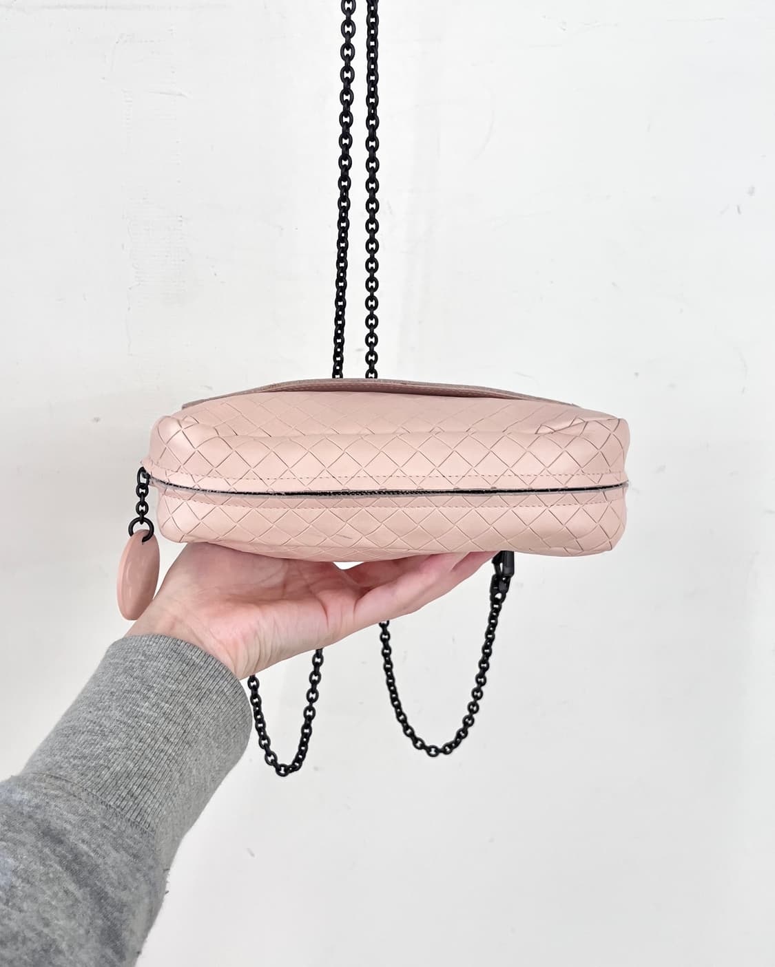 보테가 베네타 핑크 인트레치아토 체인 크로스백 상품이미지6