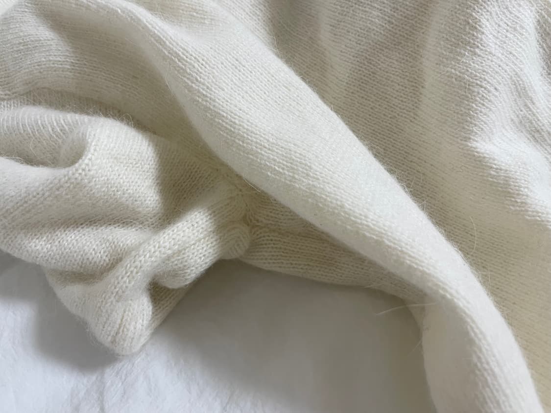 보헤미안서울) 헤어리 라운드 넥 니트 가디건 (ivory) 상품이미지3