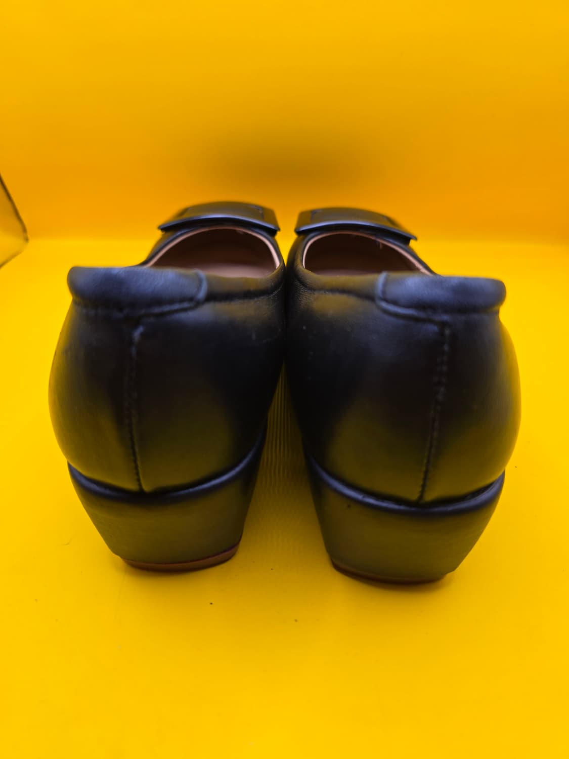 제품: BRUMASS(브루마스) 여성 가죽 펌프스
사이즈 225 / 굽  상품이미지4