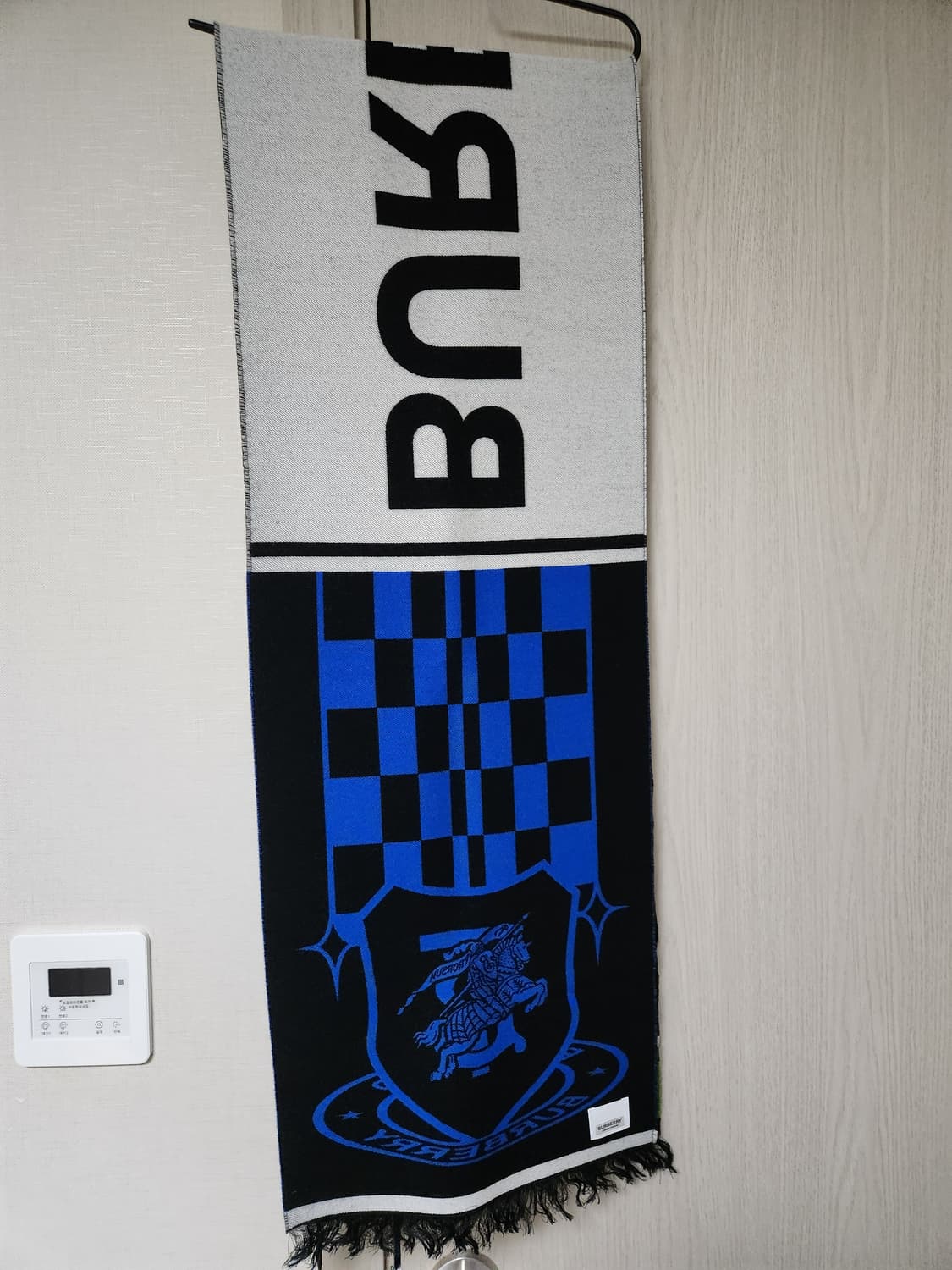 버버리 풋볼 머플러 새상품 유일매물 유니섹스 상품이미지3